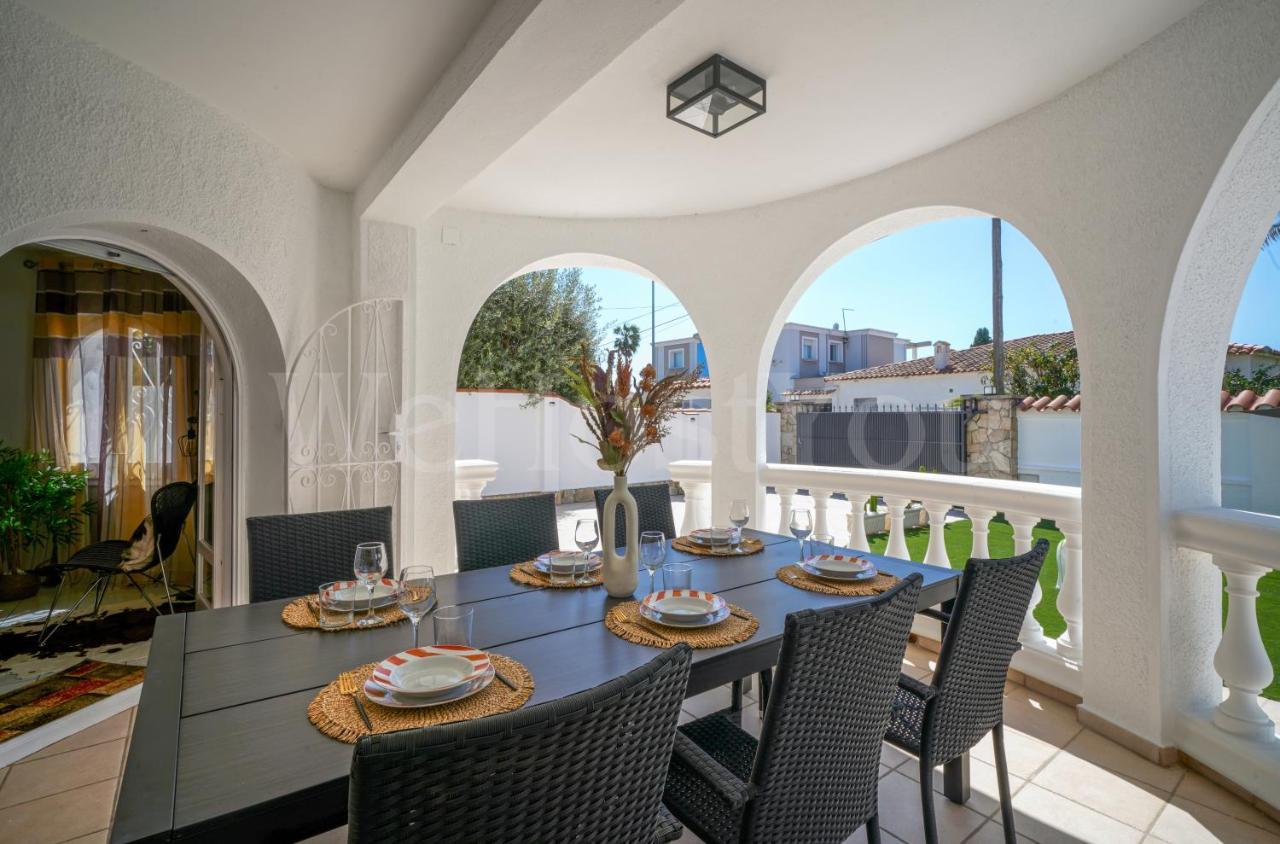 Villa Et Studio Avec Piscine - Wehostyou Empuriabrava Eksteriør billede