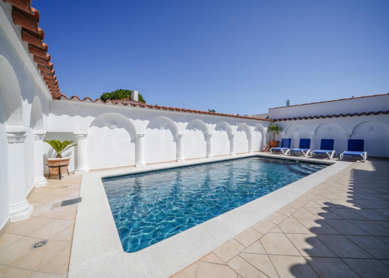 Villa Et Studio Avec Piscine - Wehostyou Empuriabrava Eksteriør billede