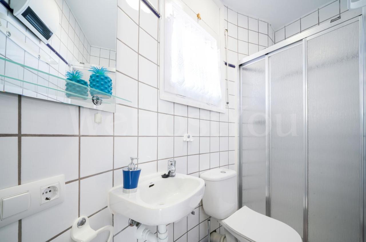 Villa Et Studio Avec Piscine - Wehostyou Empuriabrava Eksteriør billede