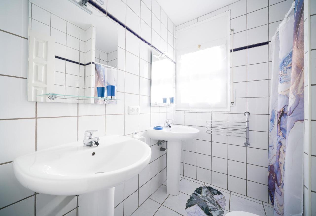 Villa Et Studio Avec Piscine - Wehostyou Empuriabrava Eksteriør billede