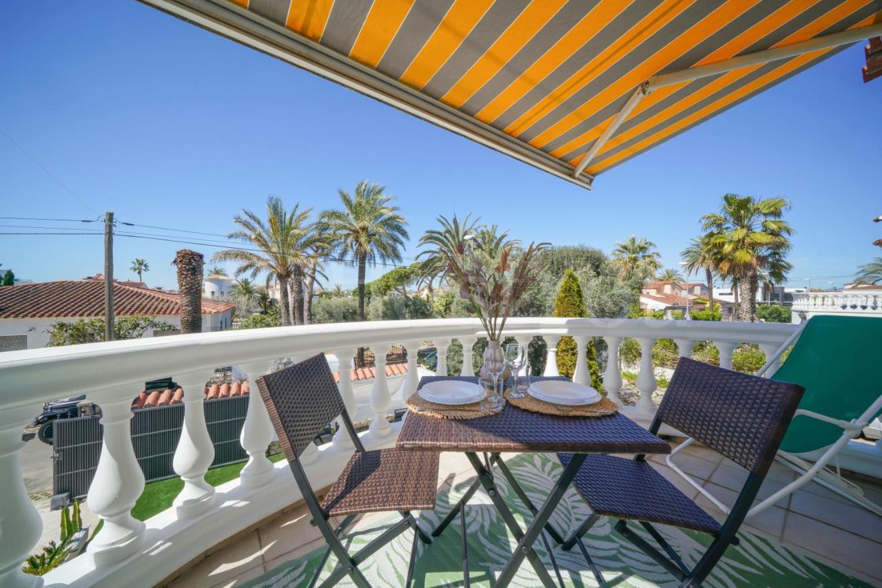 Villa Et Studio Avec Piscine - Wehostyou Empuriabrava Eksteriør billede